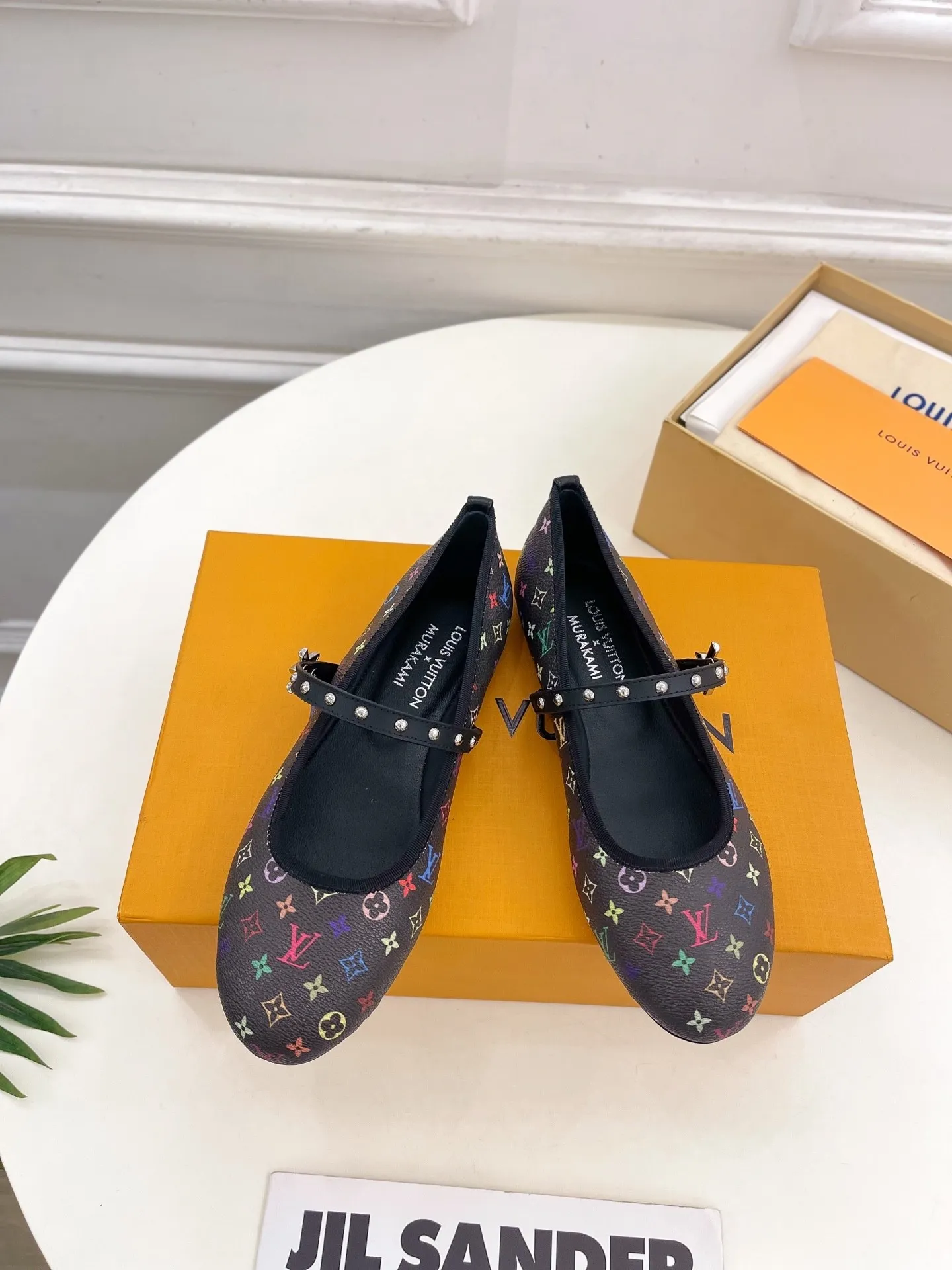 👟👟Ex-factory price 520👟👟 LV | Louis Vuitton 25𝐬𝐬 2025 early spring new top version‼ ️The original version is the same, focusing on the latest LV Full of high-end feel! A popular model among bloggers at home and abroad, it’s retro and fashionable and looks amazing on your feet! Mainly recommended model on the official website★ ━━━━━ ЅᏇєєt ━━━━━ ▪️Upper: Highly customized rainbow-colored presbyopia leather ▪️Lining: imported sheepskin ▪️Outsole: original Italian leather outsole ▪️Shoe size: 35-39 (34, 40, 41, 42 customized)